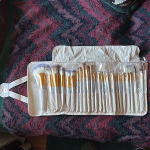 New leather pouche with 24pc. Makeup brushes.